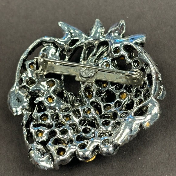 2 Vintage rhinestone and silver tone pins. - Picture 5 of 5